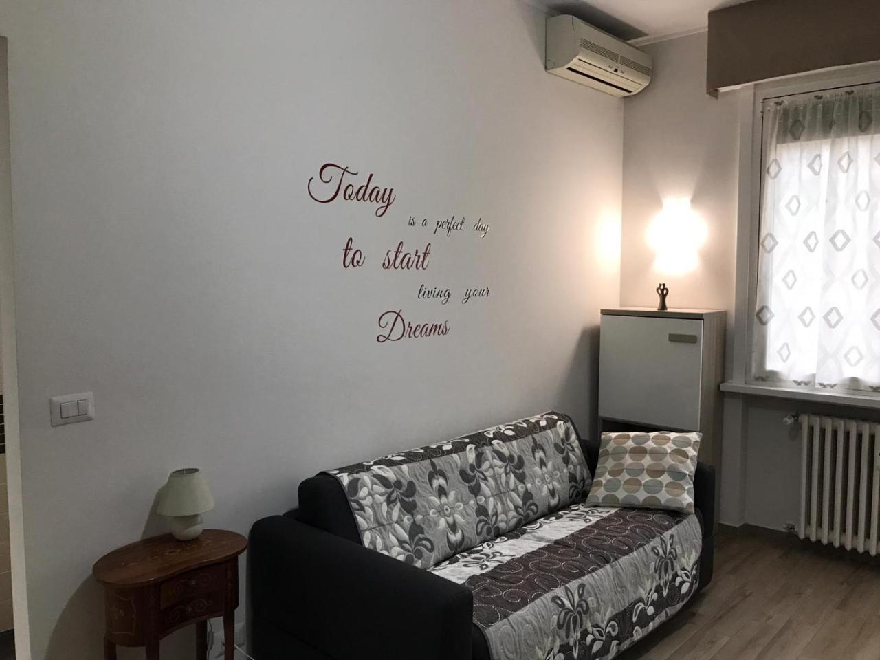 Lorenteggio Studio Apt ミラノ エクステリア 写真