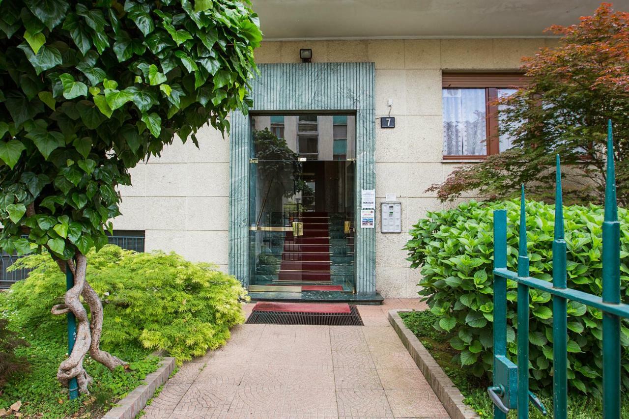 Lorenteggio Studio Apt ミラノ エクステリア 写真