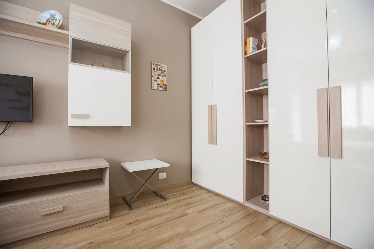 Lorenteggio Studio Apt ミラノ エクステリア 写真